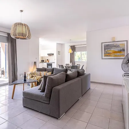 Apartament Summer Breeze With Pool