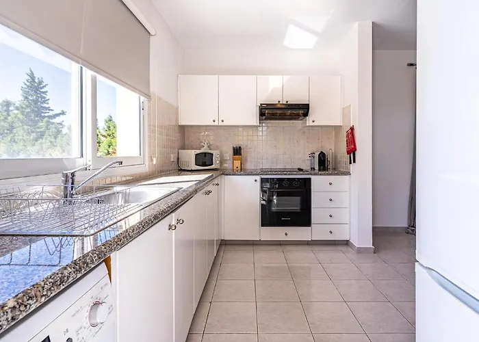 Summer Breeze With Pool * Paphos