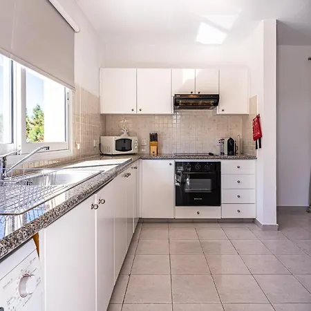 Summer Breeze With Pool * Paphos