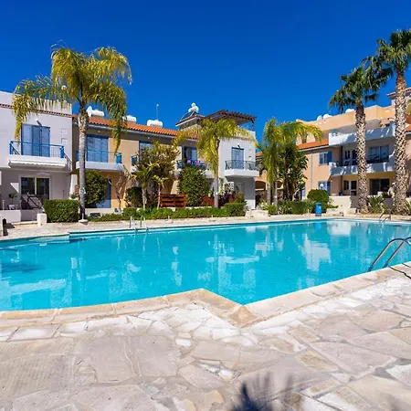 Summer Breeze With Pool Apartamento